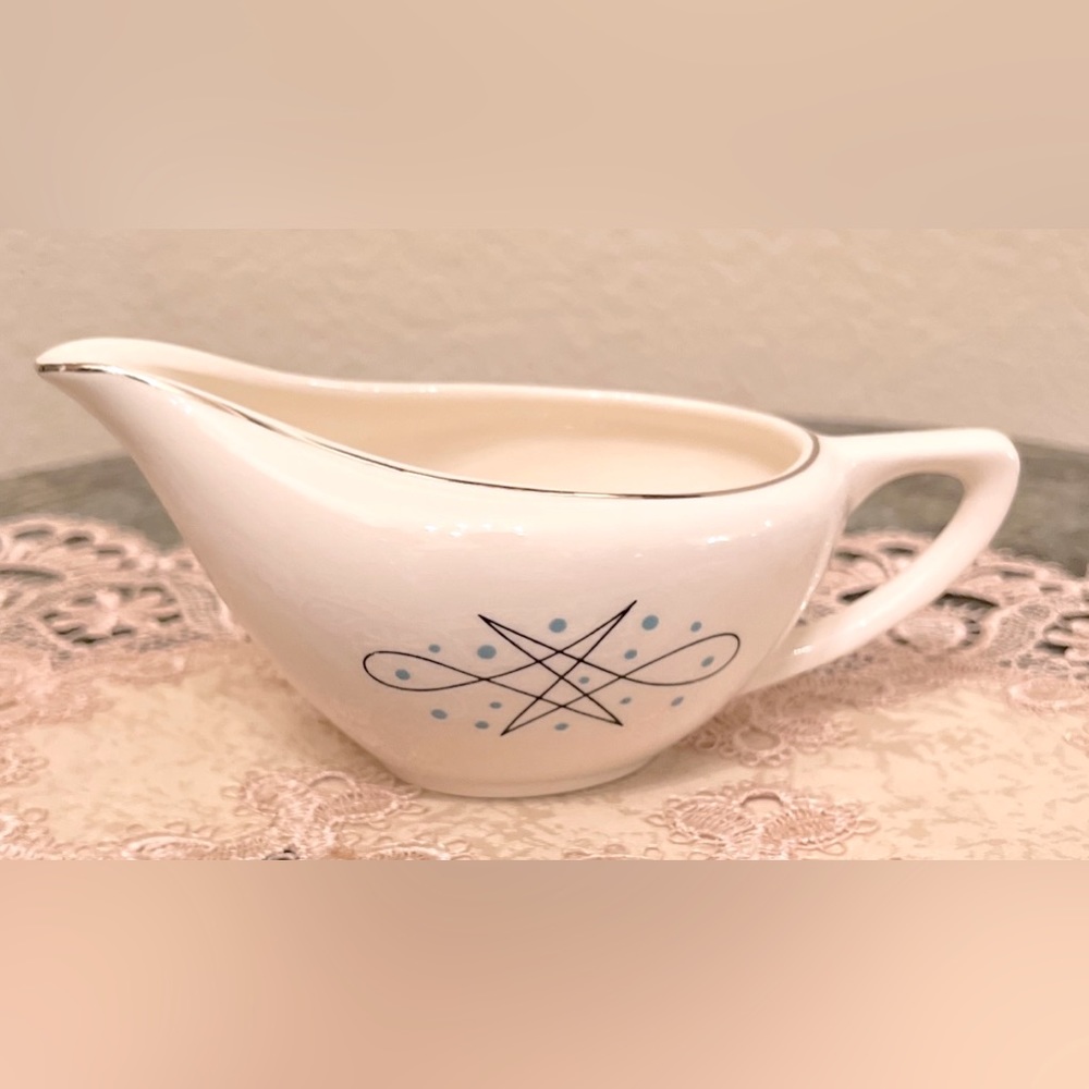 Beautiful MID Century Modern Space Age Gravy Boat.